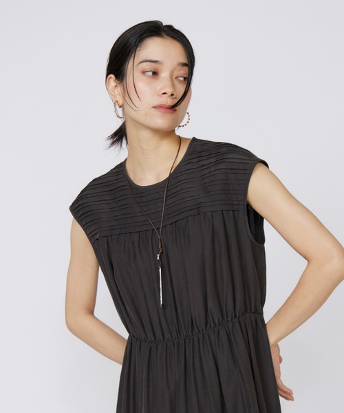 INED(イネド)の「【接触冷感】綿キュプラ ピンタックワンピース(ワンピース・レディース・モカ/イエロー・9号/11号)」の13枚目の写真