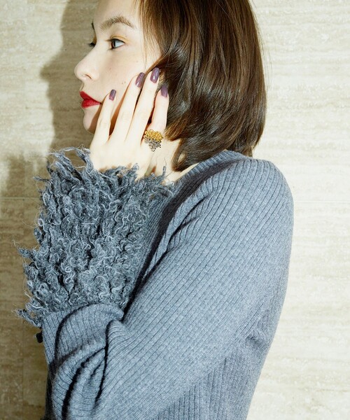 Ray BEAMS（レイビームス）の「RBS / フリンジ キリカエ クルーネック ニット（ニット/セーター・レディース・シルバー/ベージュ・ONE SIZE）」の13枚目の写真