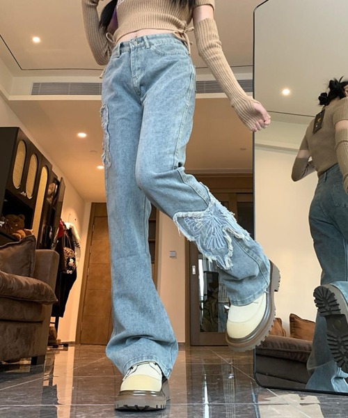 almo(アルモ)の「フリンジバタフライフレアデニムパンツ(BQ)(デニムパンツ・レディース・ブルー・LARGE/MEDIUM)」の3枚目の写真