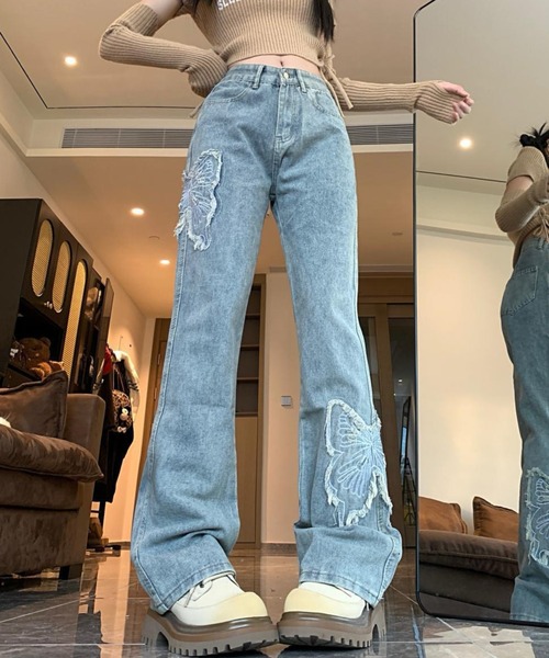 almo(アルモ)の「フリンジバタフライフレアデニムパンツ(BQ)(デニムパンツ・レディース・ブルー・LARGE/MEDIUM)」の2枚目の写真