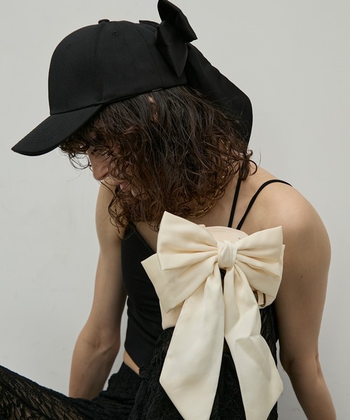 uyu.（ウユ）の「バックリボンキャップ【uyu./ウユ】（キャップ・レディース・アイボリー/ブラック・FREE）」の2枚目の写真