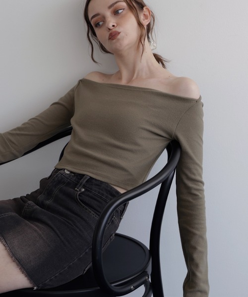 Mili affinity(ミリアフィニティー)の「オフショルクロップドロングスリーブTシャツ(Tシャツ/カットソー・レディース・カーキ/ブラック/杢グレー/オフホワイト/ピンク/ブラウン/レッド/ブラック系/チャコール・FREE)」の7枚目の写真