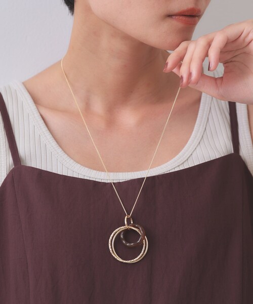 OPAQUE.CLIP（オペークドットクリップ）の「トリプルリングネックレス（ネックレス・レディース・ゴールド/シルバー・00）」の3枚目の写真