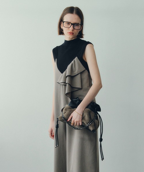 YECCA VECCA（イェッカヴェッカ）の「ラッフルキャミオールインワン（つなぎ/オールインワン・レディース・ブラック/グレー・FREE）」の5枚目の写真