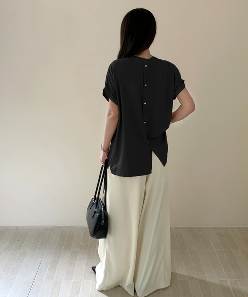 by LEGNA(バイレグナ)の「後ろボタンブラウス(シャツ/ブラウス・レディース・モカ/ブラック/ベージュ・MEDIUM/LARGE)」の7枚目の写真