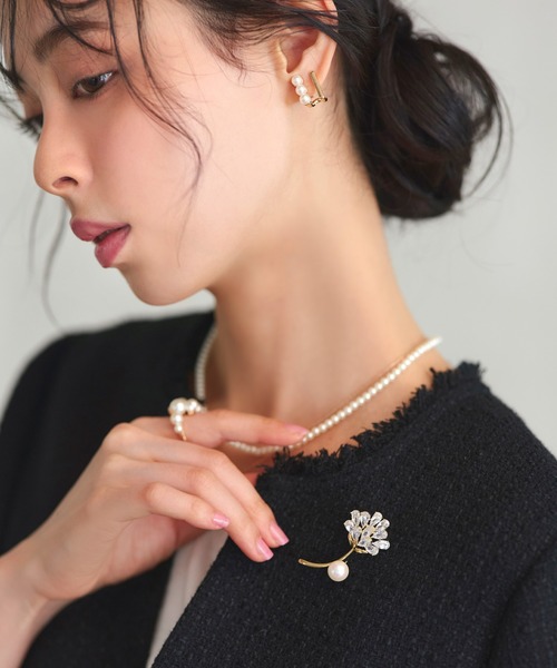 RUIRUE BOUTIQUE(ルイルエブティック)の「フラワー ビジュー パール ブローチ | レディース セレモニースーツ ママスーツ オケージョンドレス 結婚式 パーティードレス フォーマル 華やか アクセサリー(ブローチ/コサージュ・レディース・ゴールド・FREE)」の5枚目の写真