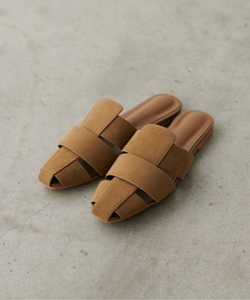 LARUTA（ラルータ）の「【LARUTA】編み込みスエードミュール（サンダル・レディース・ブラック/キャメル・MEDIUM/LARGE）」の5枚目の写真