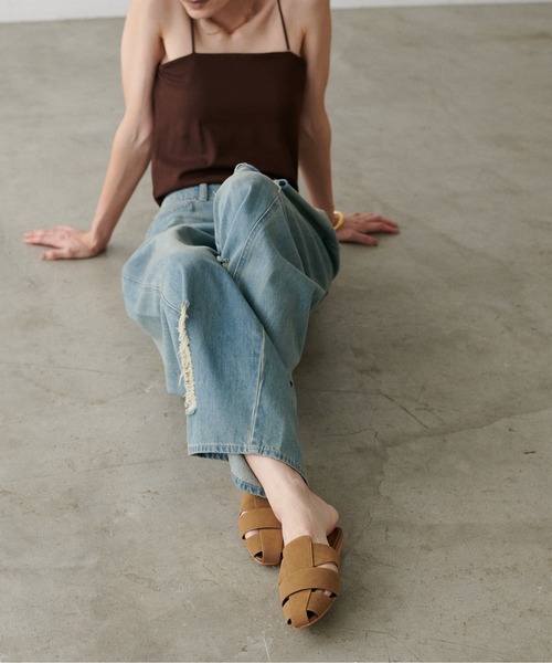 LARUTA（ラルータ）の「【LARUTA】編み込みスエードミュール（サンダル・レディース・ブラック/キャメル・MEDIUM/LARGE）」の4枚目の写真