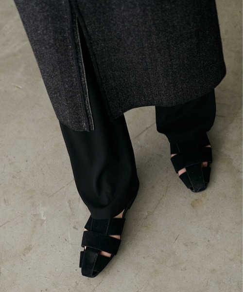 LARUTA（ラルータ）の「【LARUTA】編み込みスエードミュール（サンダル・レディース・ブラック/キャメル・MEDIUM/LARGE）」の8枚目の写真