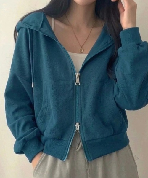 yuue' ( wear )（ユーイ）の「ダブルジップショートパーカー/冷房対策 UVカットフーディー（パーカー・レディース・グレー/ブラック/ライトグレー/ワインレッド/チャコールグレー/ダークブラウン/ネイビー/ピンク/ブルーグリーン/パープル・FREE）」の7枚目の写真
