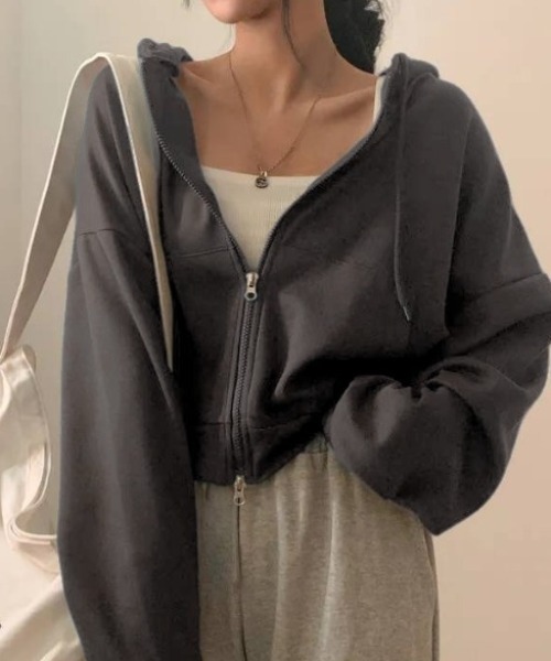 yuue' ( wear )（ユーイ）の「ダブルジップショートパーカー/冷房対策 UVカットフーディー（パーカー・レディース・グレー/ブラック/ライトグレー/ワインレッド/チャコールグレー/ダークブラウン/ネイビー/ピンク/ブルーグリーン/パープル・FREE）」の3枚目の写真