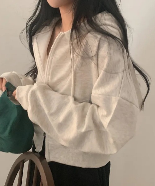 yuue' ( wear )（ユーイ）の「ダブルジップショートパーカー/冷房対策 UVカットフーディー（パーカー・レディース・グレー/ブラック/ライトグレー/ワインレッド/チャコールグレー/ダークブラウン/ネイビー/ピンク/ブルーグリーン/パープル・FREE）」の4枚目の写真