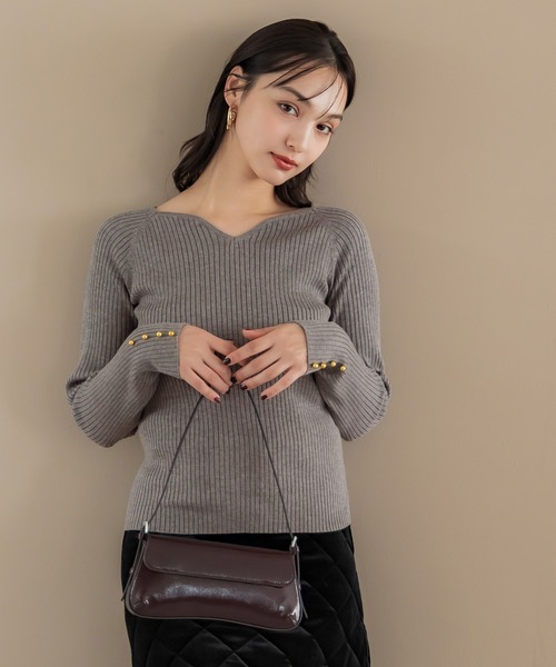 coca(coca)(コカ)の「袖金釦ハートネックニット(ニット/セーター・レディース・ブラック/ワイン/ライトベージュ/グレー・S/M/L)」の14枚目の写真