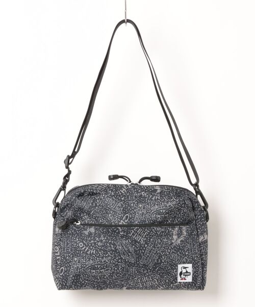 CHUMS(チャムス)の「【CHUMS/チャムス】 Recycle Small Trapezoid Shoulder Bag(ショルダーバッグ・メンズ・ネイビー/ブラック/グレイッシュベージュ/その他1/その他3/その他2/その他4/その他6/ピンク/ブルー系その他/その他5・FREE)」の10枚目の写真