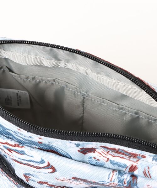 CHUMS（チャムス）の「【CHUMS/チャムス】 Recycle Small Trapezoid Shoulder Bag（ショルダーバッグ・メンズ・ネイビー/ブラック/グレイッシュベージュ/その他1/その他3/その他2・FREE）」の7枚目の写真