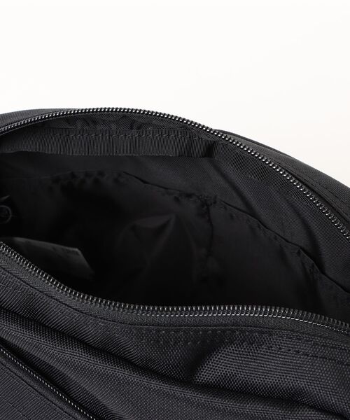 CHUMS（チャムス）の「【CHUMS/チャムス】 Recycle Small Trapezoid Shoulder Bag（ショルダーバッグ・メンズ・ネイビー/ブラック/グレイッシュベージュ/その他1/その他3/その他2・FREE）」の8枚目の写真