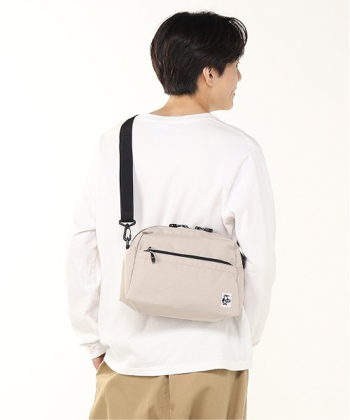 CHUMS（チャムス）の「【CHUMS/チャムス】 Recycle Small Trapezoid Shoulder Bag（ショルダーバッグ・メンズ・ネイビー/ブラック/グレイッシュベージュ/その他1/その他3/その他2・FREE）」の10枚目の写真