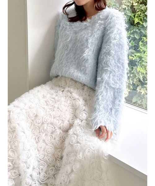 dazzlin（ダズリン）の「【WEB限定カラーあり】リップルカールⅤネックニット（ニット/セーター・レディース・レッド/ピンク/グリーン/オレンジ/イエロー/パープル/チャコールグレー/ブルー/アイボリー・FREE）」の5枚目の写真