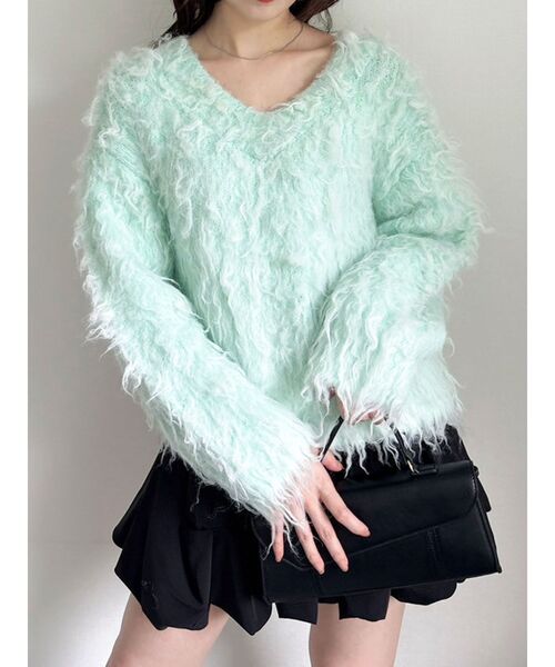 dazzlin（ダズリン）の「【WEB限定カラーあり】リップルカールⅤネックニット（ニット/セーター・レディース・レッド/ピンク/グリーン/オレンジ/イエロー/パープル/チャコールグレー/ブルー/アイボリー・FREE）」の4枚目の写真