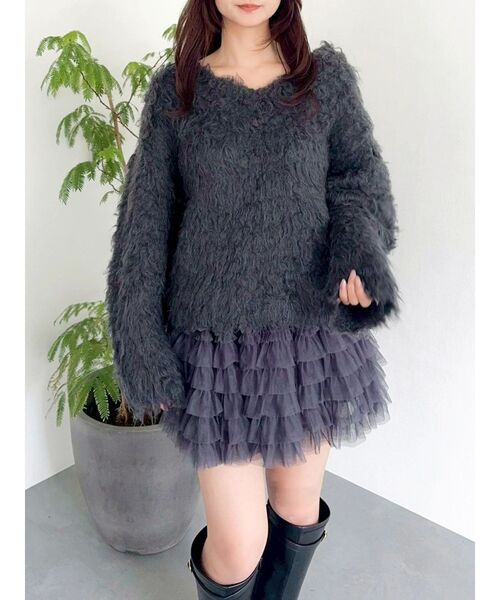 dazzlin（ダズリン）の「【WEB限定カラーあり】リップルカールⅤネックニット（ニット/セーター・レディース・レッド/ピンク/グリーン/オレンジ/イエロー/パープル/チャコールグレー/ブルー/アイボリー・FREE）」の10枚目の写真