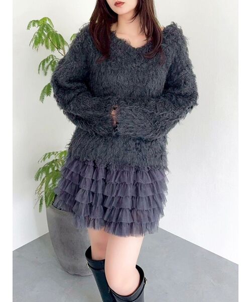 dazzlin（ダズリン）の「【WEB限定カラーあり】リップルカールⅤネックニット（ニット/セーター・レディース・レッド/ピンク/グリーン/オレンジ/イエロー/パープル/チャコールグレー/ブルー/アイボリー・FREE）」の12枚目の写真