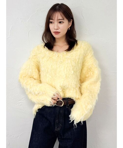 dazzlin（ダズリン）の「【WEB限定カラーあり】リップルカールⅤネックニット（ニット/セーター・レディース・レッド/ピンク/グリーン/オレンジ/イエロー/パープル/チャコールグレー/ブルー/アイボリー・FREE）」の21枚目の写真