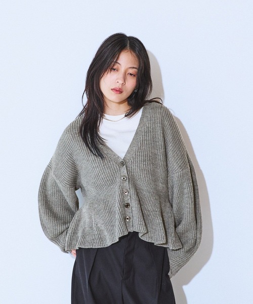 JEANASIS（ジーナシス）の「7GアゼペプラムVニットカーディガン/605116（カーディガン/ボレロ・レディース・ブラック系その他/グレー系その他/ホワイト系その他/パープル系その他・FREE）」の4枚目の写真