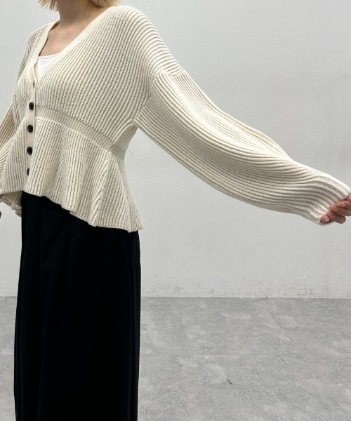 JEANASIS（ジーナシス）の「7GアゼペプラムVニットカーディガン/605116（カーディガン/ボレロ・レディース・ブラック系その他/グレー系その他/ホワイト系その他/パープル系その他・FREE）」の16枚目の写真