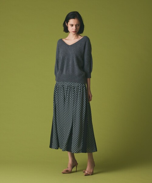 GRACE CLASS(グレースクラス)の「カシミヤファートップ(ニット/セーター・レディース・グレー/ピンク・36)」の9枚目の写真