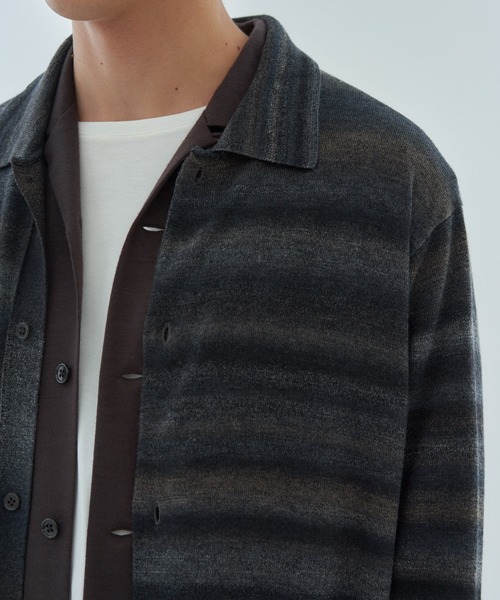ESTNATION(エストネーション)の「ESTNATION / グラデーション ニットシャツ(シャツ/ブラウス・メンズ・ブラックミックス・FREE)」の3枚目の写真