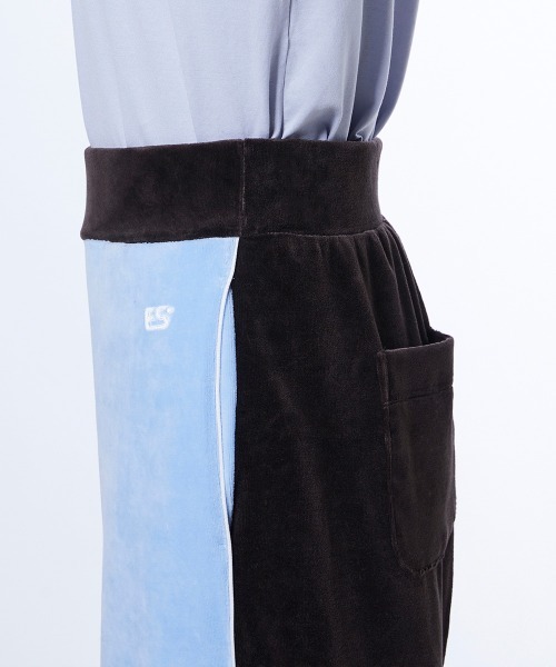 DOUBLE STANDARD CLOTHING（ダブルスタンダードクロージング）の「パシフィックヘビーベロア パンツ（その他パンツ・レディース・サックスブルー/ベージュ×ブラック・38/36）」の8枚目の写真