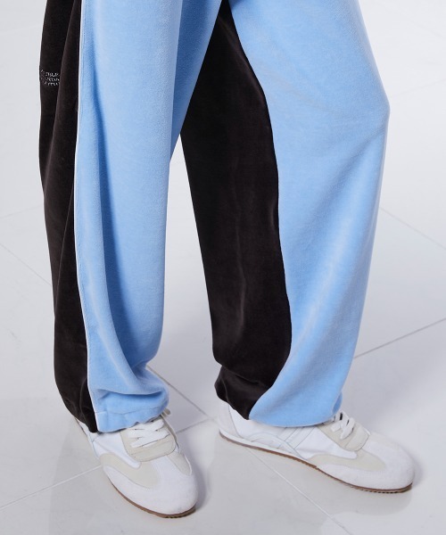 DOUBLE STANDARD CLOTHING（ダブルスタンダードクロージング）の「パシフィックヘビーベロア パンツ（その他パンツ・レディース・サックスブルー/ベージュ×ブラック・38/36）」の11枚目の写真