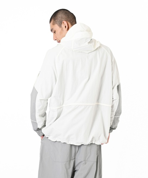 NEW BALANCE（ニューバランス）の「フーデットタスランジャケット（ナイロンジャケット・メンズ・オフホワイト/ブラック/パープル・MEDIUM/LARGE/X-LARGE/SMALL）」の5枚目の写真