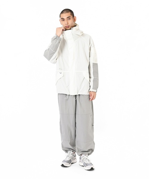 NEW BALANCE（ニューバランス）の「フーデットタスランジャケット（ナイロンジャケット・メンズ・オフホワイト/ブラック/パープル・MEDIUM/LARGE/X-LARGE/SMALL）」の13枚目の写真