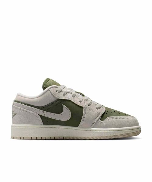 JORDAN BRAND（ジョーダンブランド）の「エア ジョーダン 1 LOW SE ジュニアシューズ / Air Jordan 1 Low SE Big Kids' Shoes HV4396-201 Medium Olive（スニーカー・キッズ・オリーブ・23/23.5/24/25/24.5/22.5）」の7枚目の写真