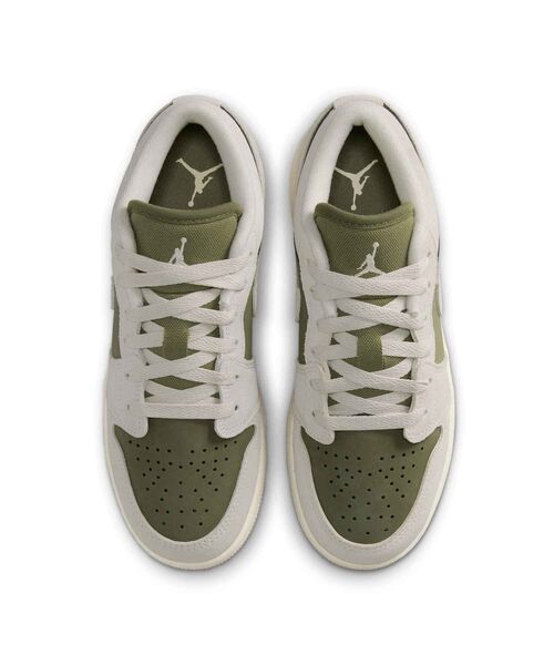 JORDAN BRAND（ジョーダンブランド）の「エア ジョーダン 1 LOW SE ジュニアシューズ / Air Jordan 1 Low SE Big Kids' Shoes HV4396-201 Medium Olive（スニーカー・キッズ・オリーブ・23/23.5/24/25/24.5/22.5）」の6枚目の写真
