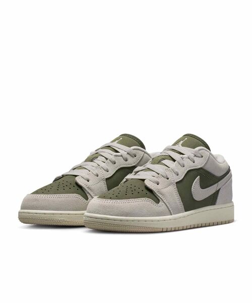 JORDAN BRAND（ジョーダンブランド）の「エア ジョーダン 1 LOW SE ジュニアシューズ / Air Jordan 1 Low SE Big Kids' Shoes HV4396-201 Medium Olive（スニーカー・キッズ・オリーブ・23/23.5/24/25/24.5/22.5）」の5枚目の写真