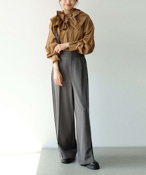 Jines（ジネス）の「フリルカラーグロウブラウス（シャツ/ブラウス・レディース・キャメル/ブルー・38）」の3枚目の写真