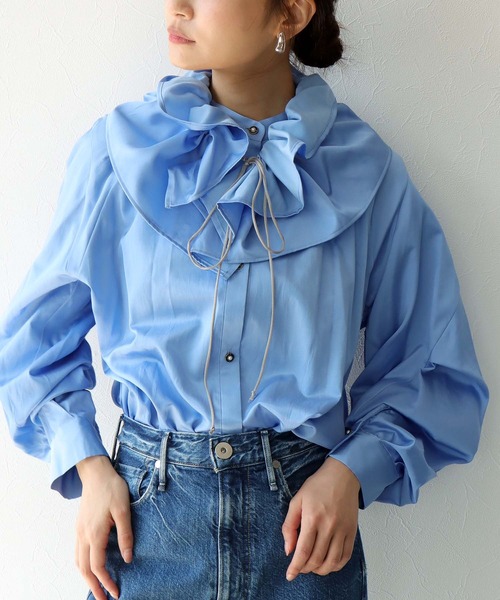 Jines（ジネス）の「フリルカラーグロウブラウス（シャツ/ブラウス・レディース・キャメル/ブルー・38）」の8枚目の写真