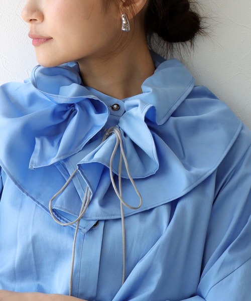 Jines（ジネス）の「フリルカラーグロウブラウス（シャツ/ブラウス・レディース・キャメル/ブルー・38）」の9枚目の写真