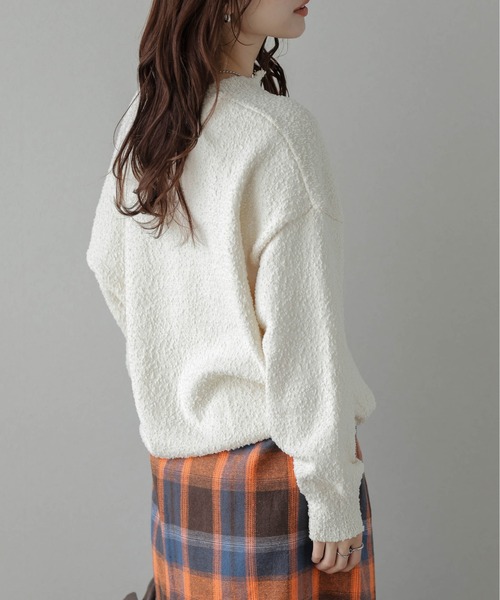 La-gemme(ラジェム)の「キーネックブークレニットトップス(ニット/セーター・レディース・アイボリー/ブラック/ピンク/モカ・フリー)」の9枚目の写真