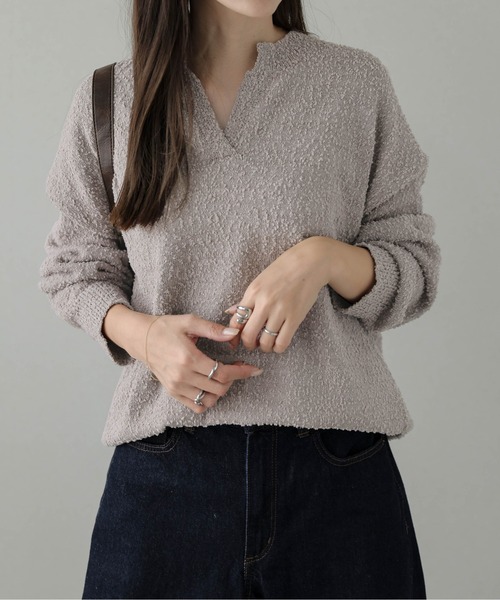 La-gemme(ラジェム)の「キーネックブークレニットトップス(ニット/セーター・レディース・アイボリー/ブラック/ピンク/モカ・フリー)」の19枚目の写真