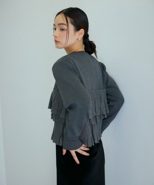 ADAM ET ROPE'(アダムエロペ)の「【サステナブル】フリルカーディガン(カーディガン/ボレロ・レディース・ベージュ系その他3/グレー系その他/ブラック・FREE)」の14枚目の写真