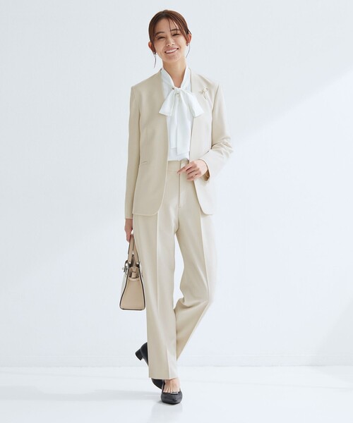 green label relaxing（グリーンレーベルリラクシング）の「［size SHORT/TALLあり］パウドレ テーパード パンツ ナチュラル（スラックス・レディース・ナチュラル・TALL/46/44/42/40/38/36/34/SHORT）」の4枚目の写真