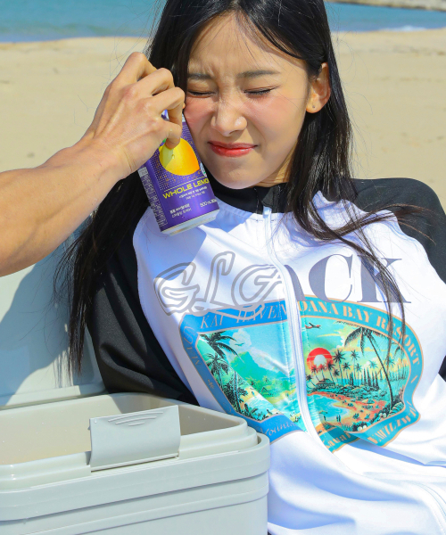 GLACK(グラック)の「GT145 ラゲージラベルグラフィック半袖ラッシュガード (ホワイト/ブラック)(Tシャツ/カットソー・レディース・その他・MEDIUM/LARGE)」の2枚目の写真