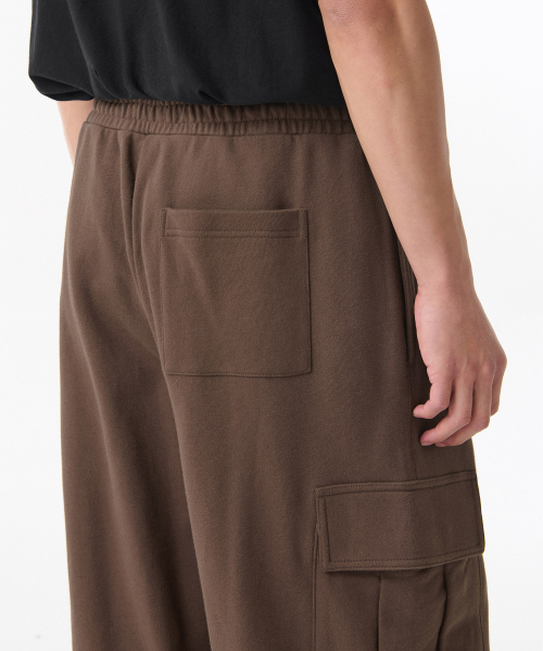 MUSINSA STANDARD（ムシンサスタンダード）の「ワンタックワイドカーゴスウェットパンツ [バロックブラウン]（スウェットパンツ・メンズ・その他・SMALL/MEDIUM/LARGE/X-LARGE/XX-LARGE）」の5枚目の写真