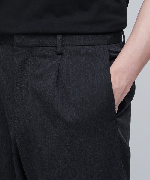 MUSINSA STANDARD（ムシンサスタンダード）の「[縫い目ディテール]でエッジカットワイドスラックス[チャコールグレー]（スラックス・メンズ・その他・29/30/31/33/26/27/28/40/38/42/36/34/32）」の4枚目の写真