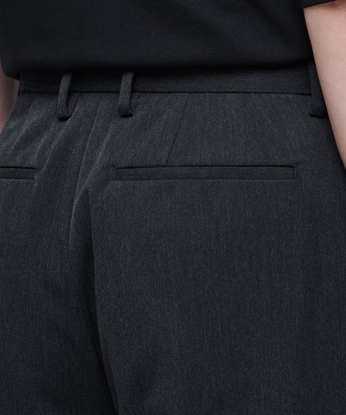 MUSINSA STANDARD（ムシンサスタンダード）の「[縫い目ディテール]でエッジカットワイドスラックス[チャコールグレー]（スラックス・メンズ・その他・29/30/31/33/26/27/28/40/38/42/36/34/32）」の6枚目の写真
