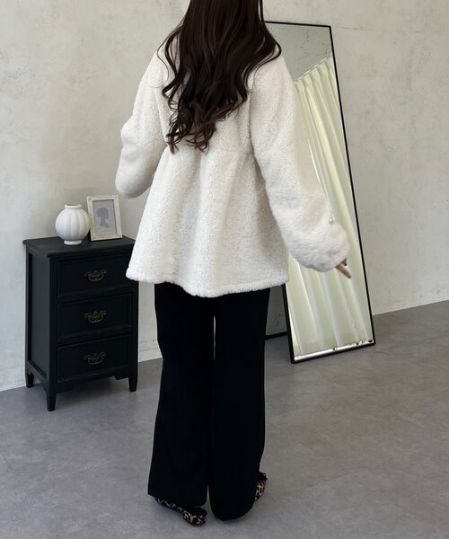 prose verse（プロズヴェール）の「ペプラムボアコート（その他アウター・レディース・ブラック/アイボリー・LARGE/MEDIUM）」の4枚目の写真