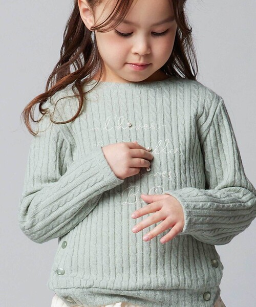 BeBe（ベベ）の「ケーブル編みカットニットサイドボタンプルオーバー（ニット/セーター・キッズ・グリーン/グレー・90cm/140cm/120cm/110cm/130cm/150cm/100cm）」の9枚目の写真